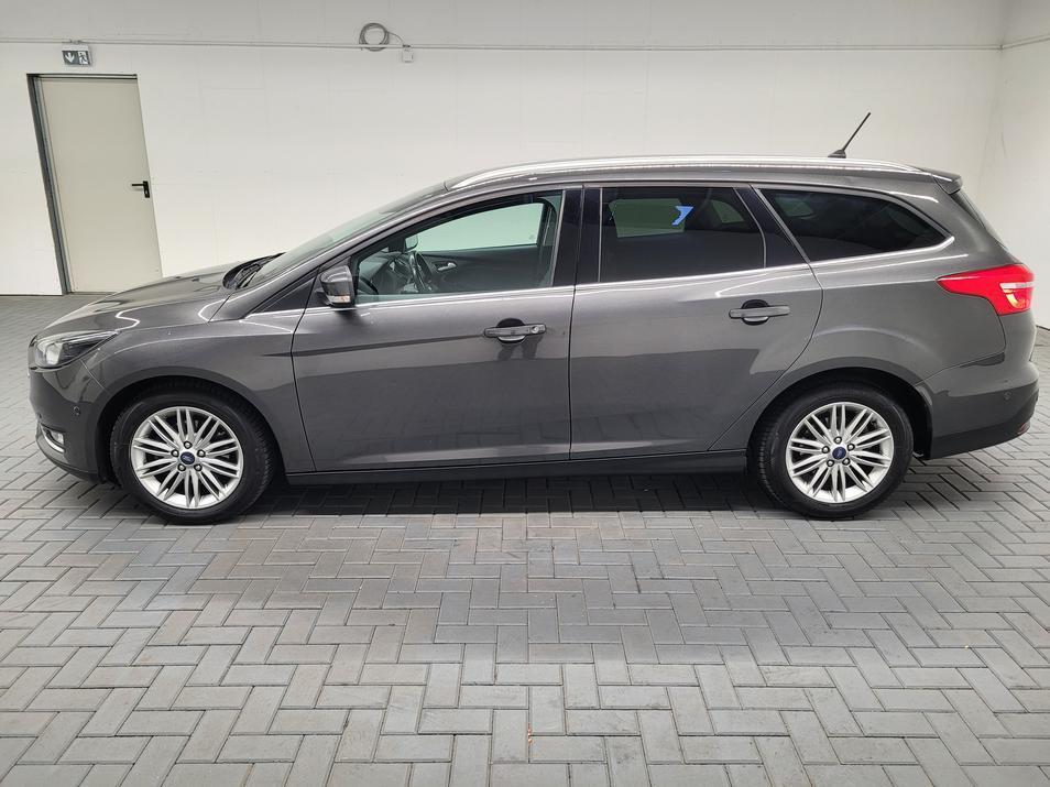 Ford Focus Turnier Titanium Navi/SHZ/Scheibenhzg/Parkassist/Keyless